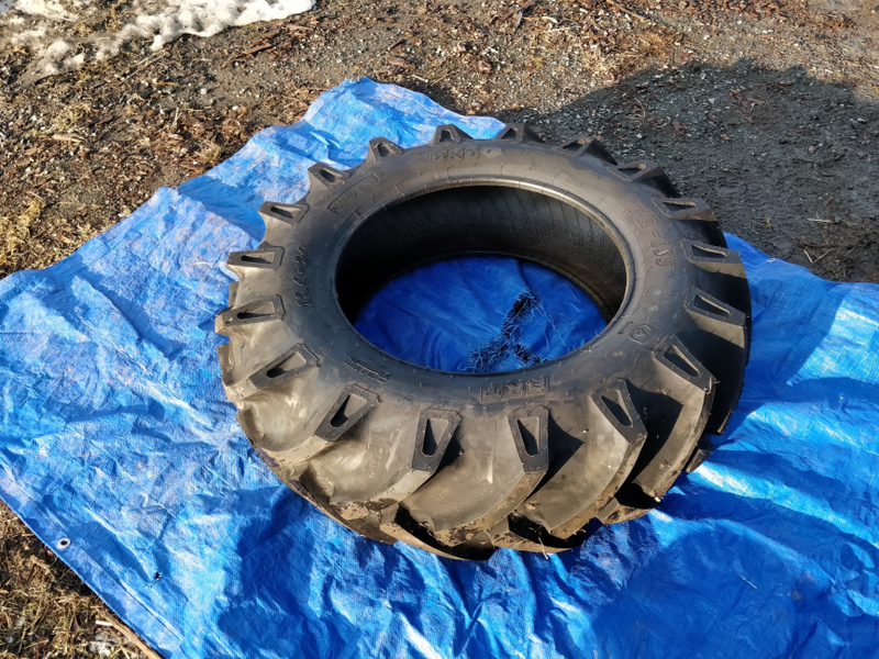 just lookit that spanky, new tire! ;)